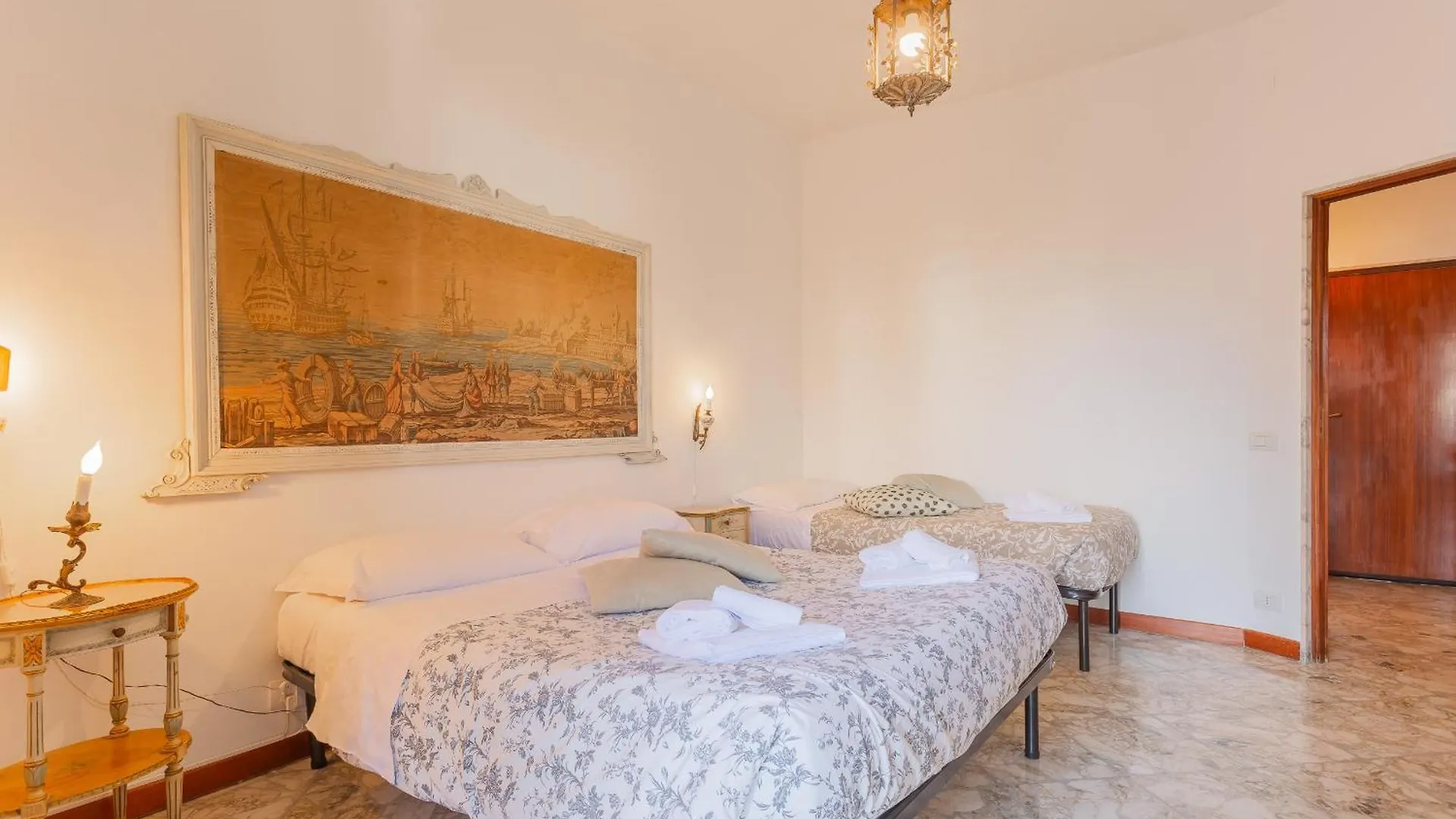 Golden And Silver Apartments By Wonderful Italy Bari 0*,  Italy